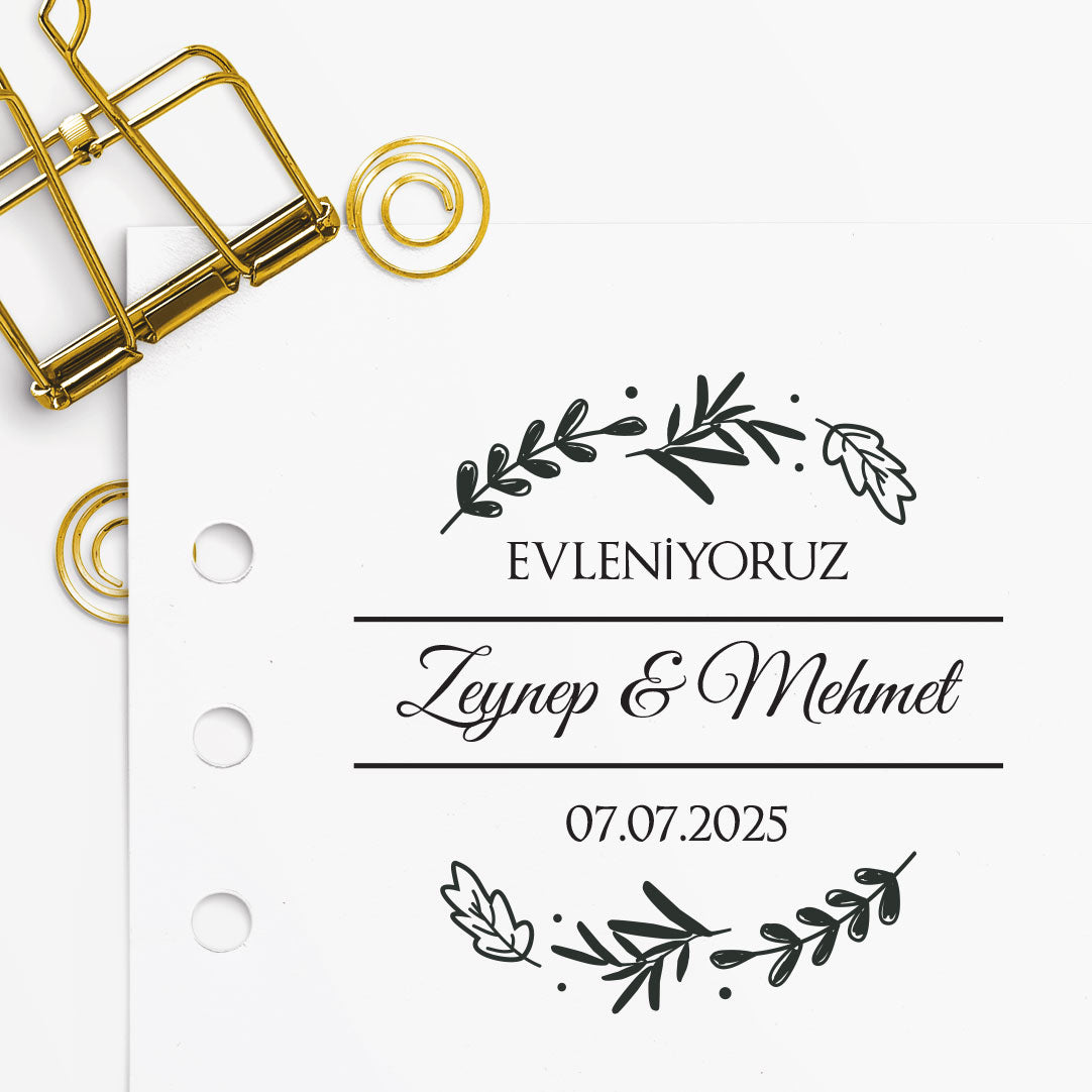 Çiçek Çerçeveli Evleniyoruz mührü tasarım detayı, isim ve düğün tarihi yazılı, çiçek dalı çerçeveli