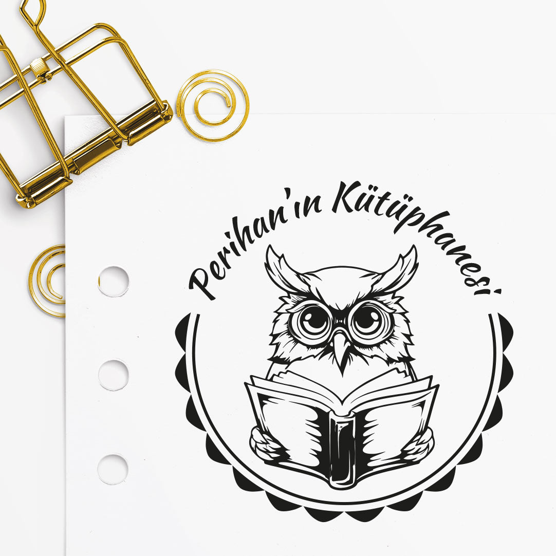 Çerçeveli Kitap Okuyan Baykuş mührü tasarım detayı, kitap okuyan baykuş figürü çizimi, isim yazılı