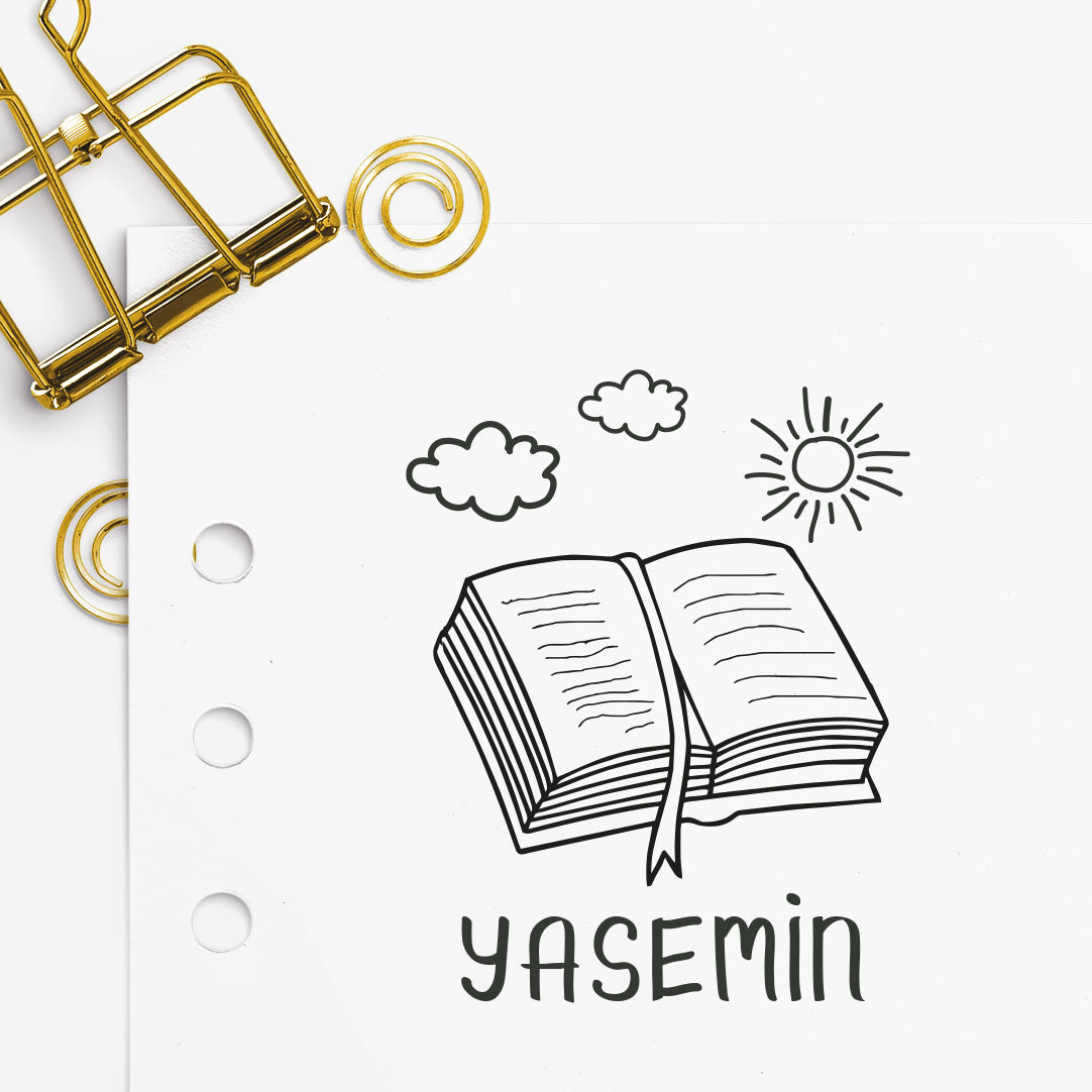 Yaz Günü Kitap Okuma mührü tasarım detayı, yaz günü kitap okuma temalı çizim, isim yazılı