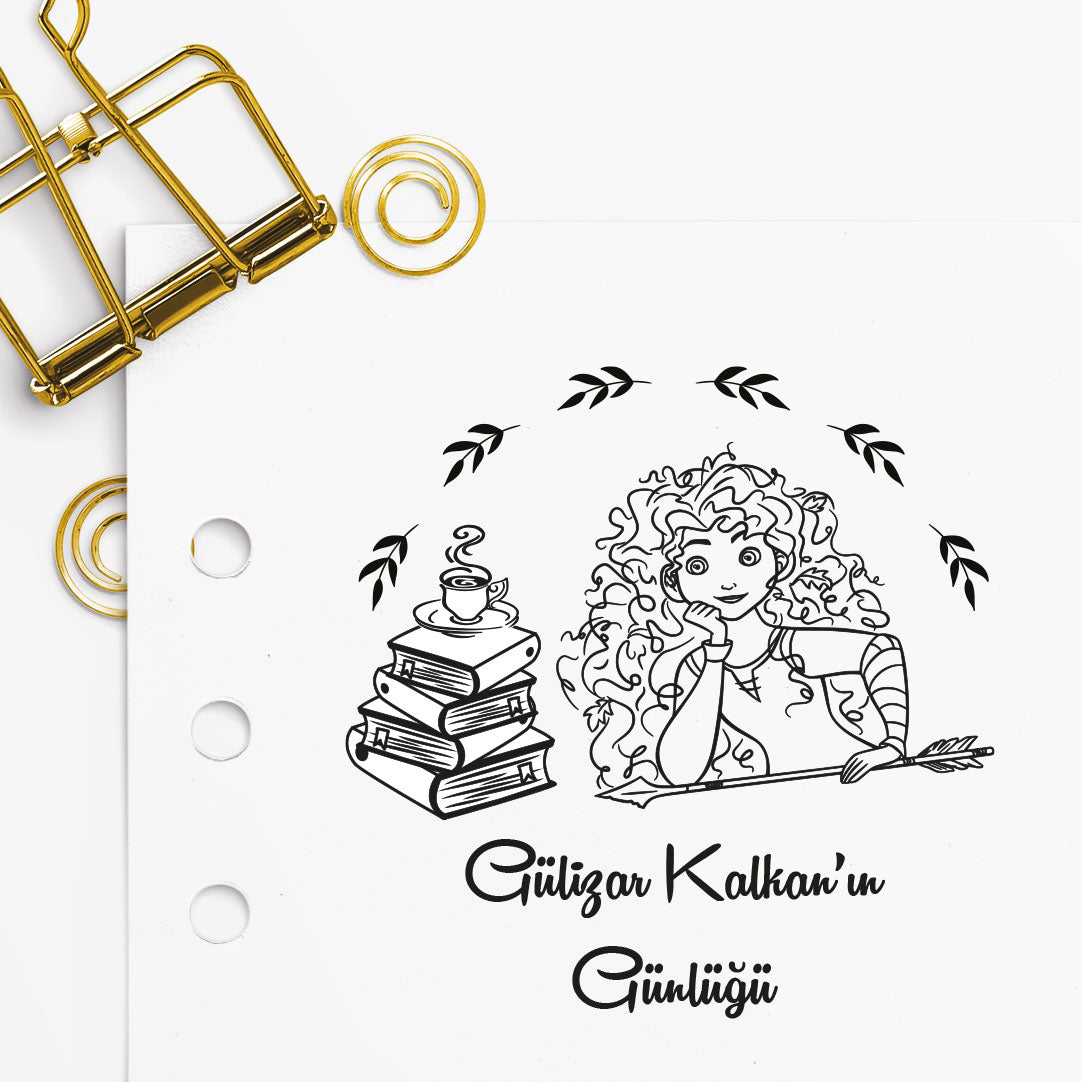 Kıvırcık Saçlı Kitapsever Kız mührü tasarım detayı, kıvırcık saçlı kitap okuyan kız figürü çizimi, isim yazılı