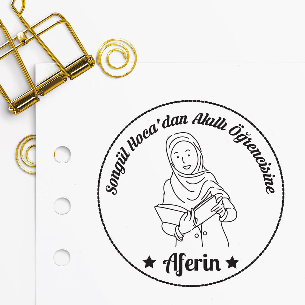 Tesettürlü Öğretmenden Çerçeveli Aferin Mührü
