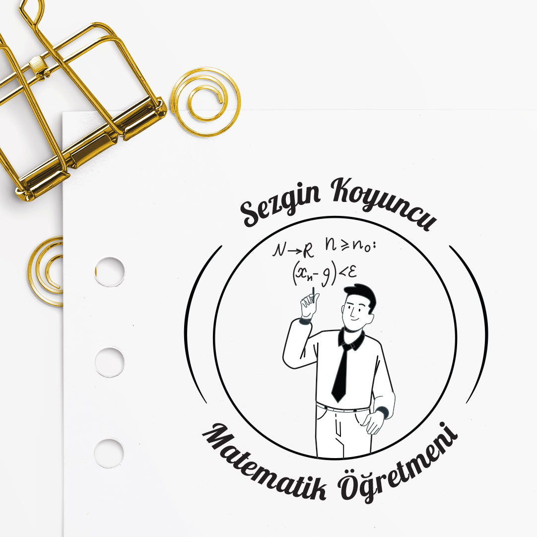 Matematik Öğretmeni mührü (2. tasarım) detayı, matematik sembolleriyle çizim, isim yazılı