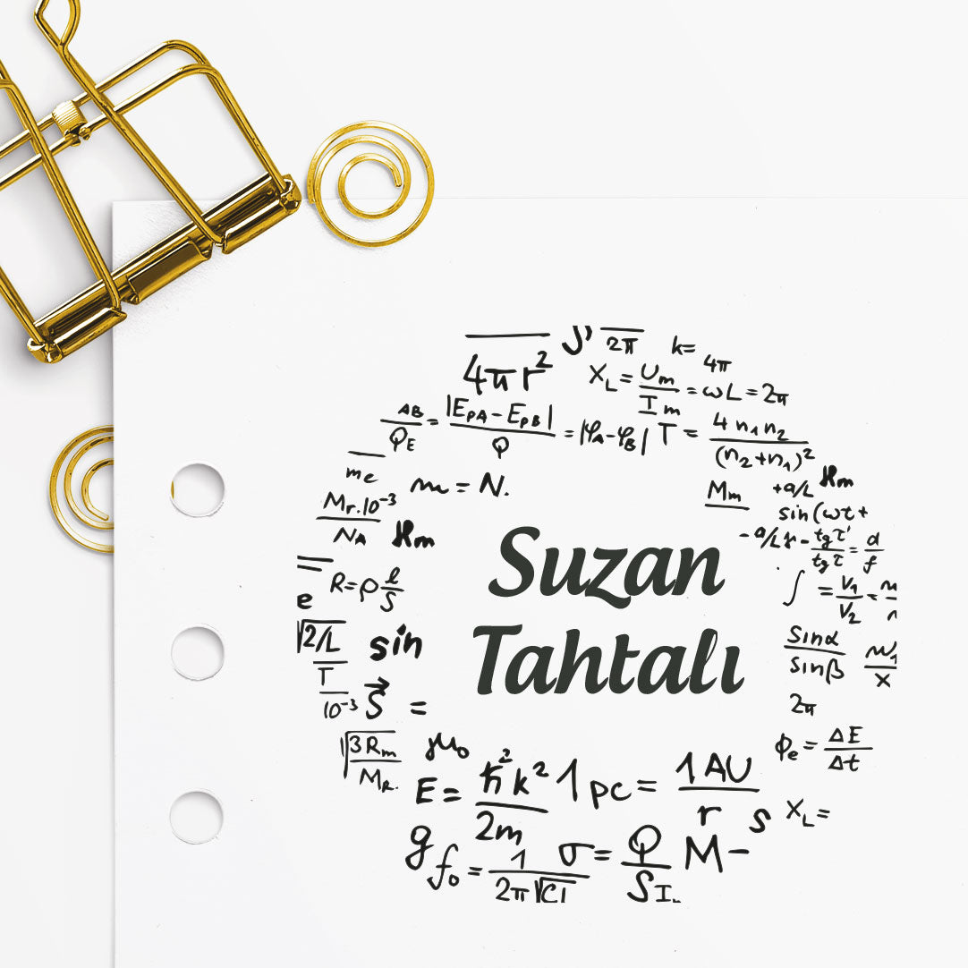 Matematik Öğretmeni mührü (3. tasarım) detayı, matematik sembolleriyle çizim, isim yazılı