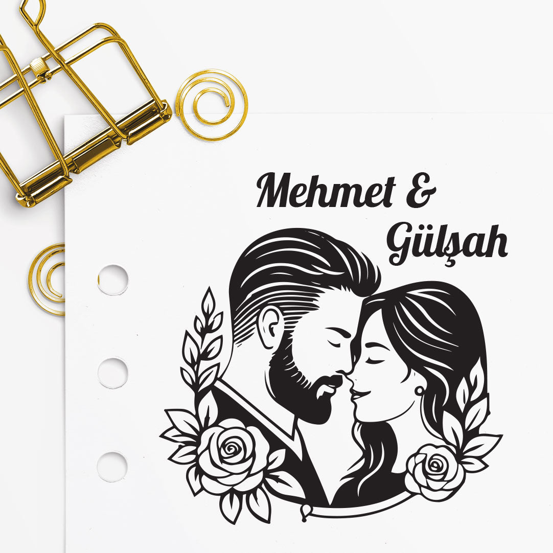 Alınlarını birbirine deyen sakallı erkek ve uzun saçlı kadın figürlü, zeytin dalı çerçevesinde aşk ve evlilik temalı kitap mührü tasarımı, 'Mehmet & Gülşah' isim örneğiyle